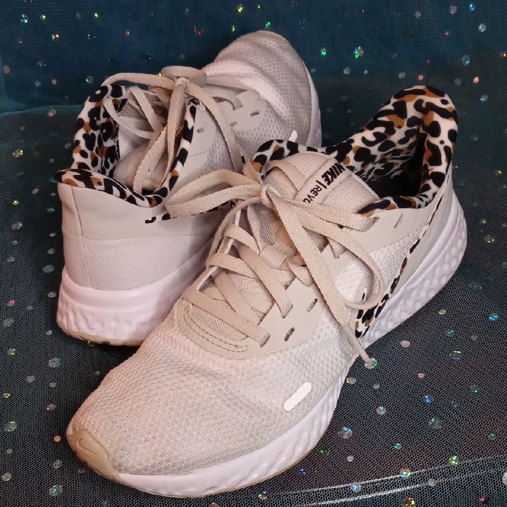 Nike Women’s White Running Shoes with Leopard Print Trim - Picture 7 of 9
